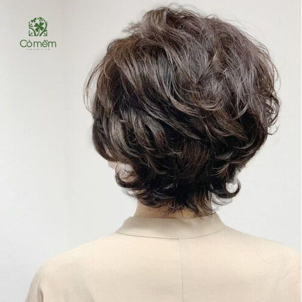 Kiểu tóc ngắn của phụ nữ trung niên