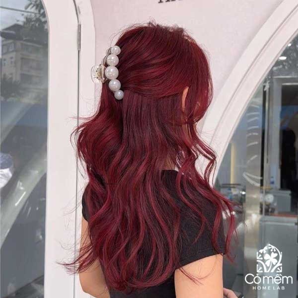 màu tóc nâu đỏ cherry