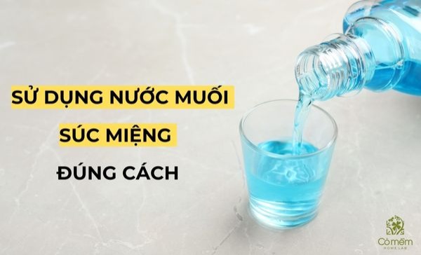 sử dụng nước muối sinh lý súc miệng