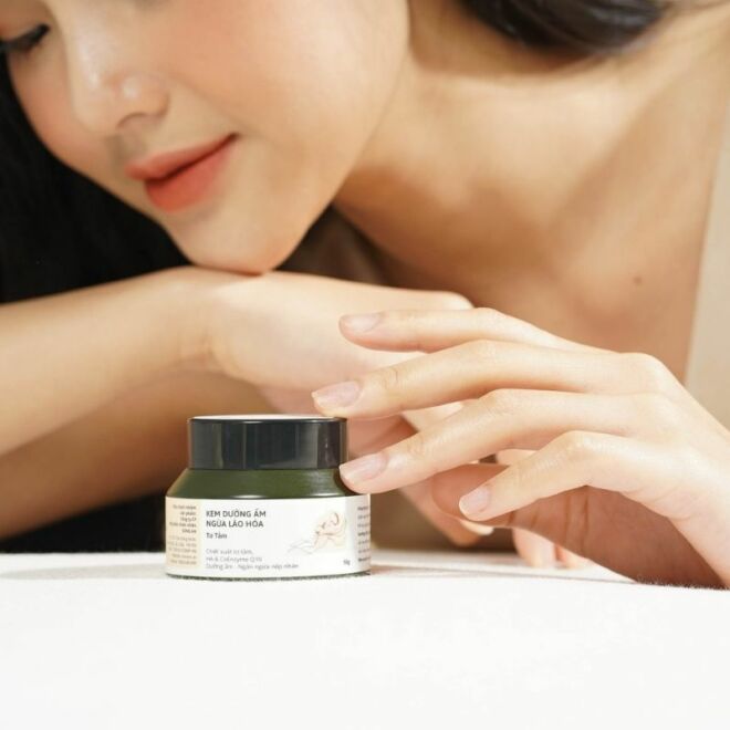 Kem dưỡng ẩm ngừa lão hóa Tơ tằm - dưỡng ẩm chuyên sâu với Coenzym Q10